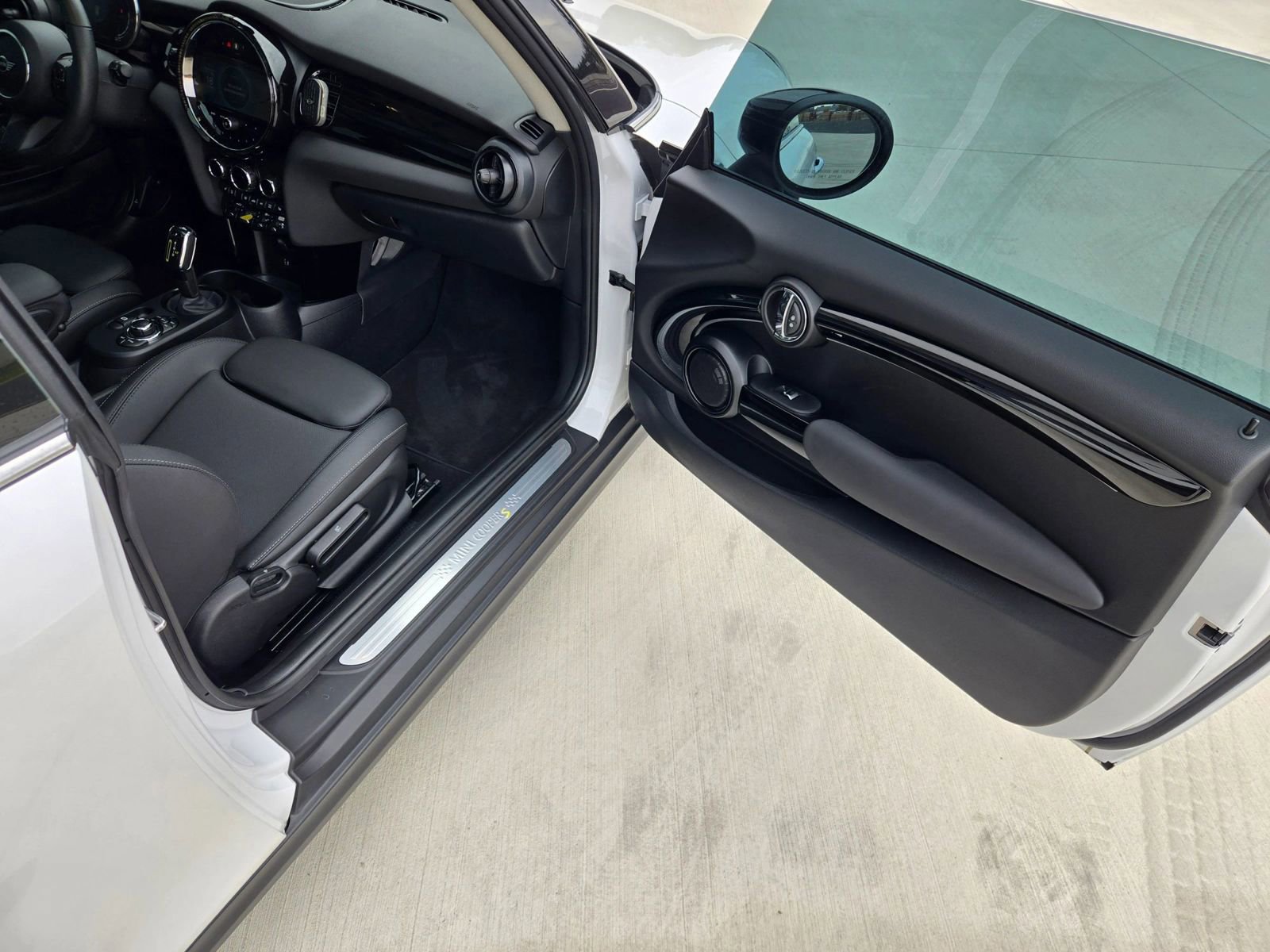 Used 2024 MINI Cooper SE image 21