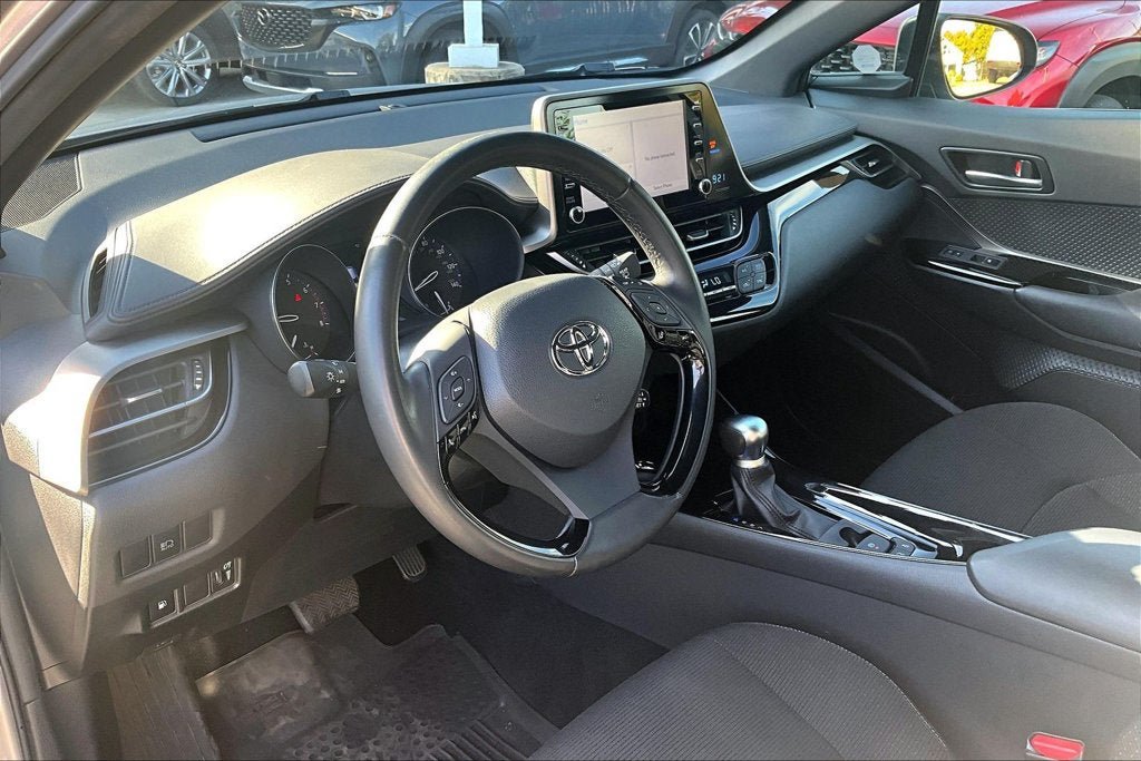 Used 2019 Toyota C-HR XLE FWD image 13