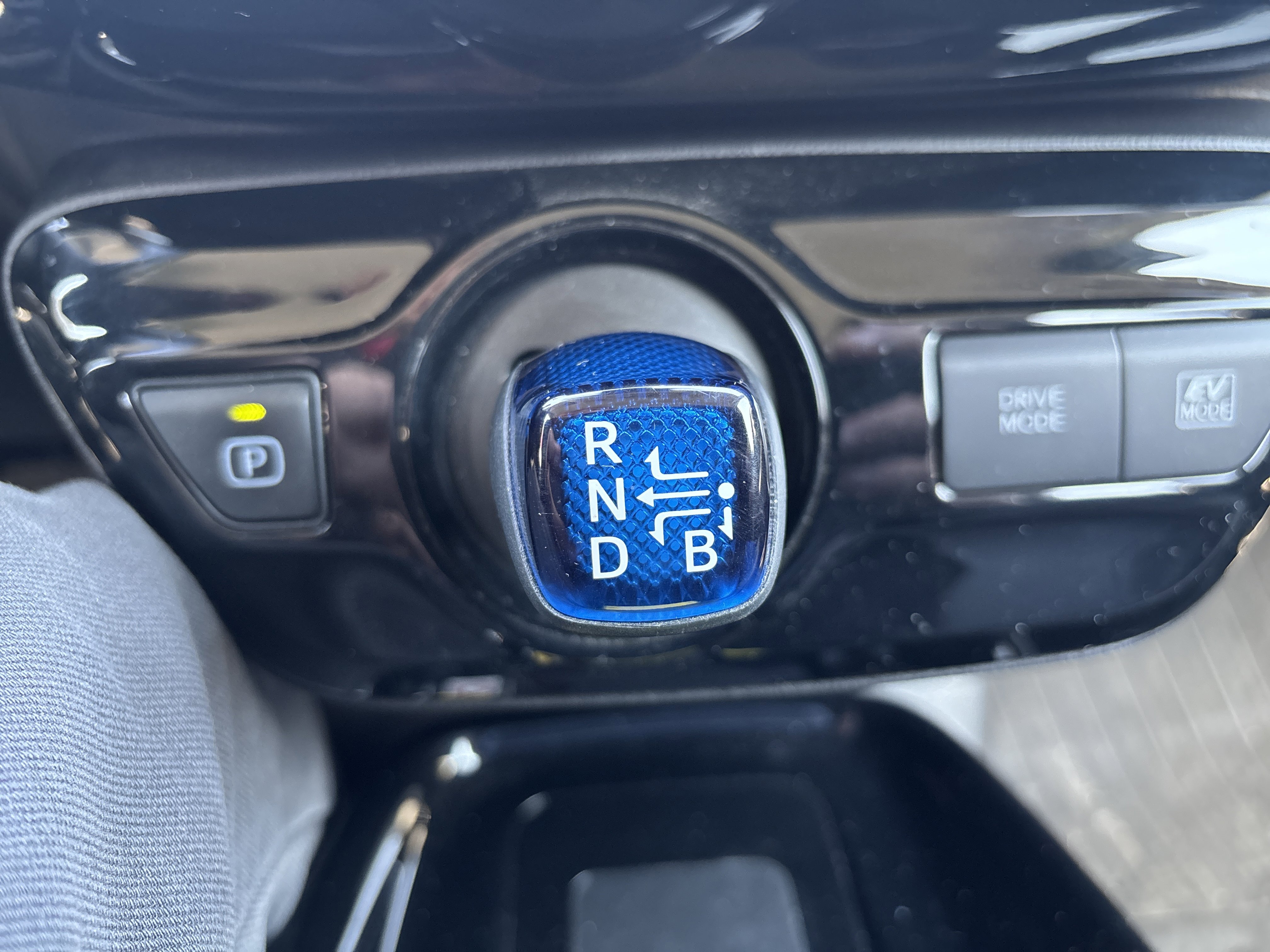 Used 2020 Toyota Prius XLE w/ Advanced Technology Package image 23