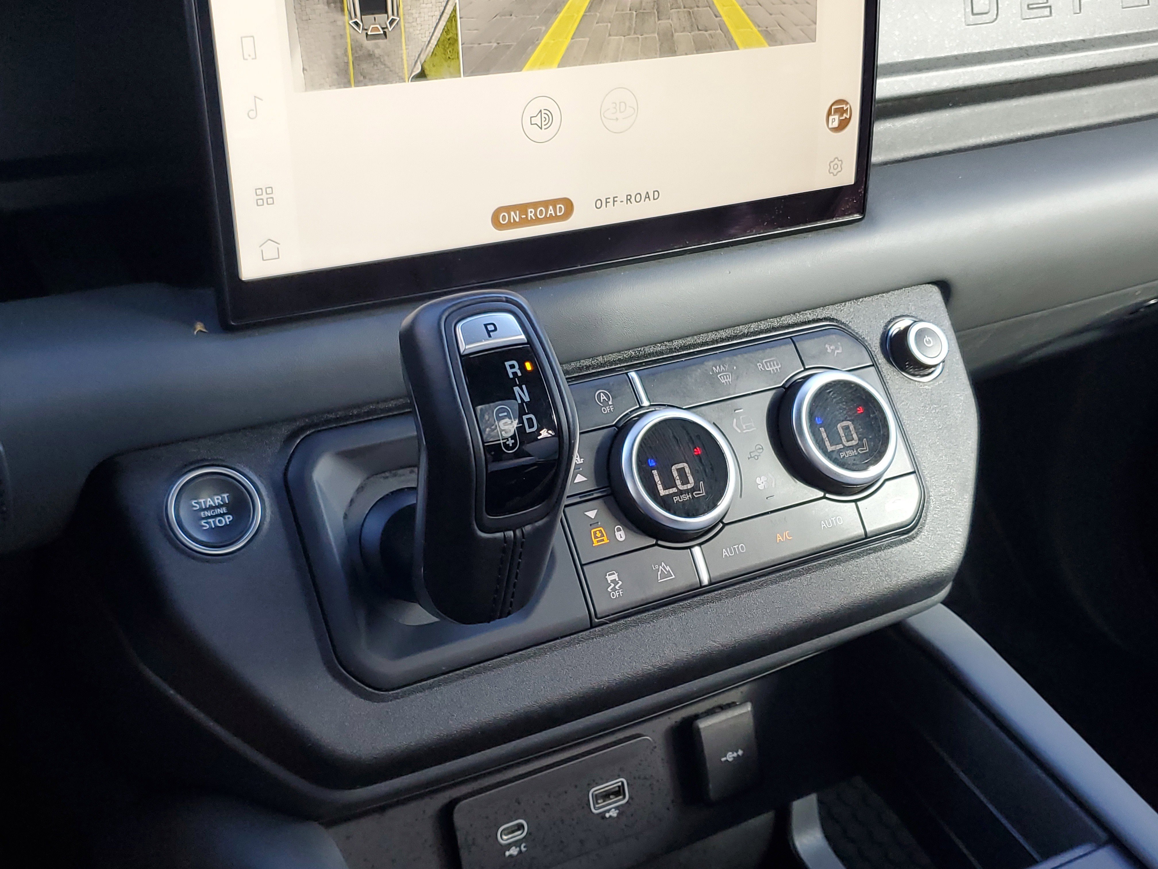 Used 2023 Land Rover Defender 130 X-Dynamic SE image 30