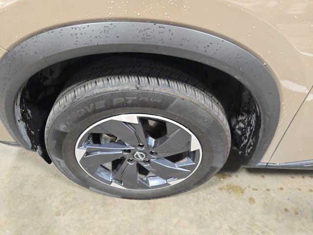 Used 2024 Nissan Rogue SV AWD/4WD image 10