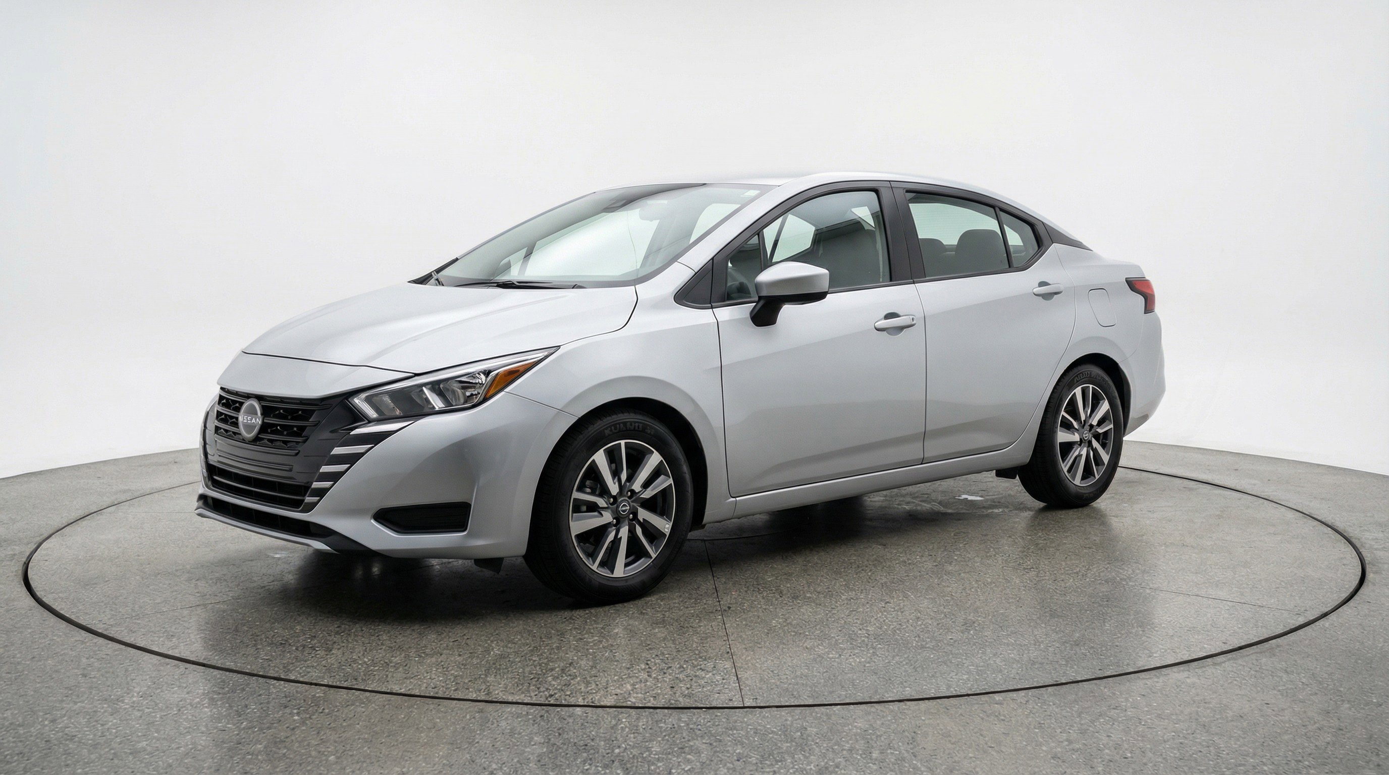 Used 2025 Nissan Versa SV image 3