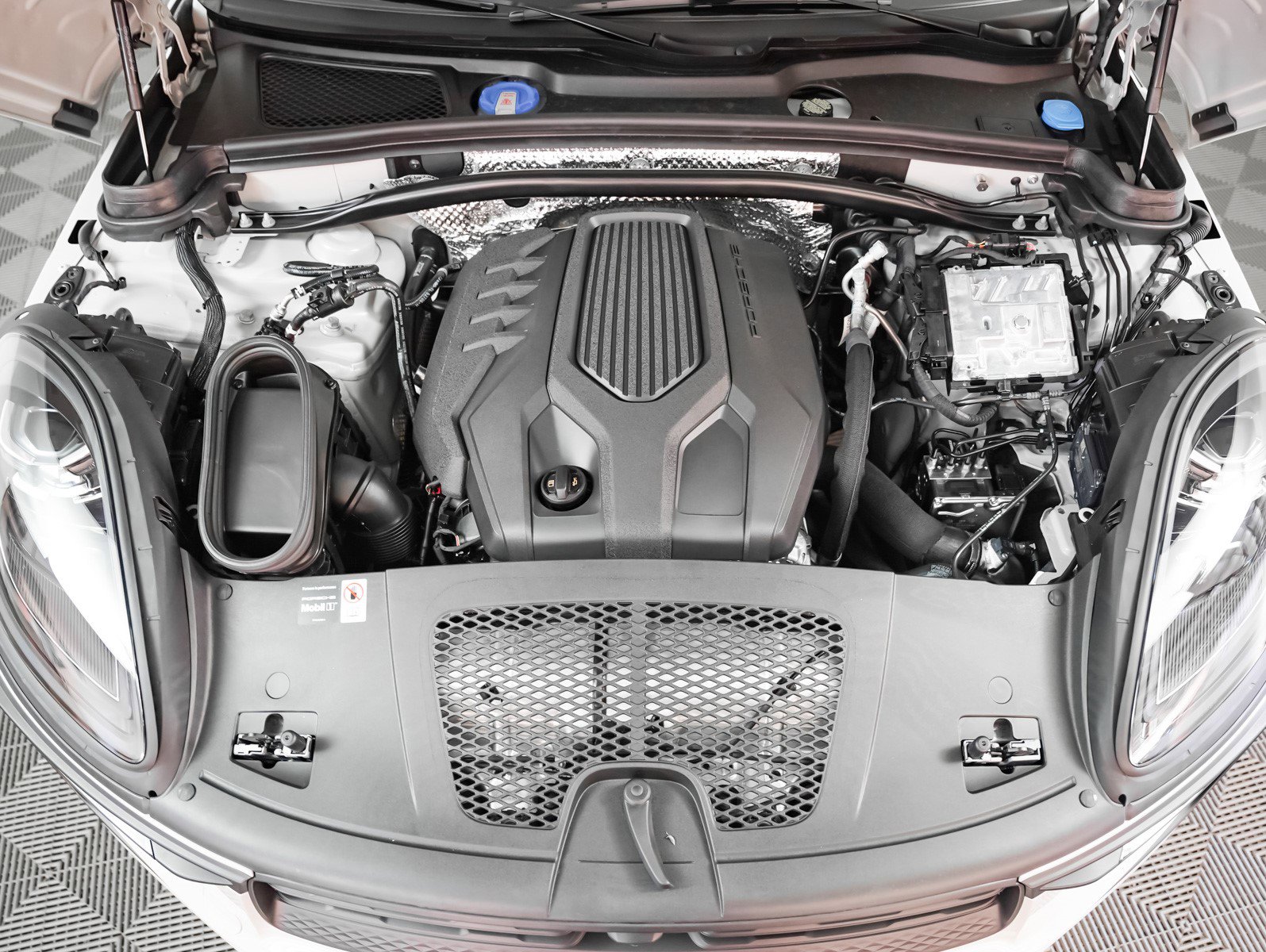 New 2026 Porsche Macan image 13