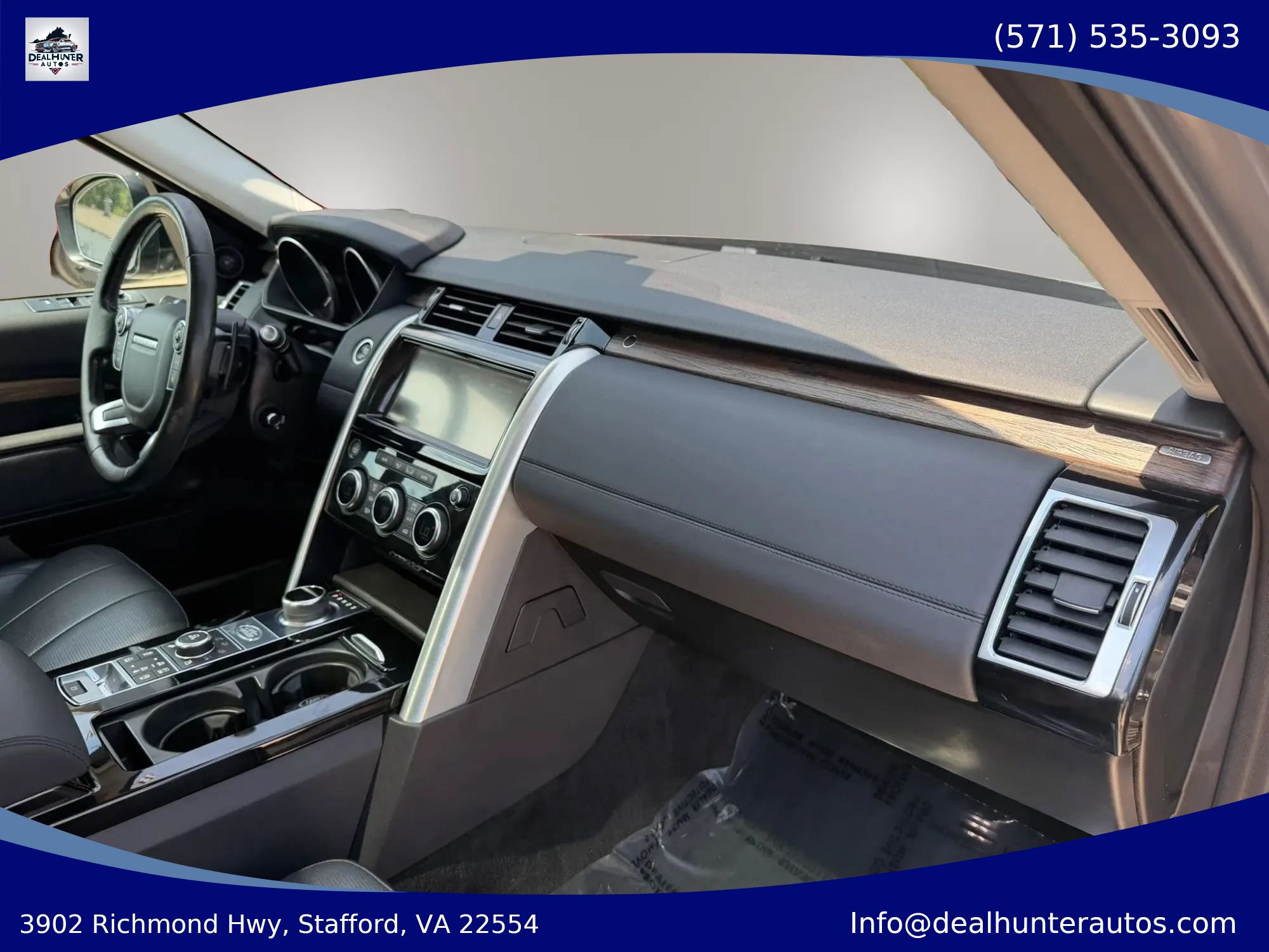 Used 2017 Land Rover Discovery HSE AWD/4WD image 16