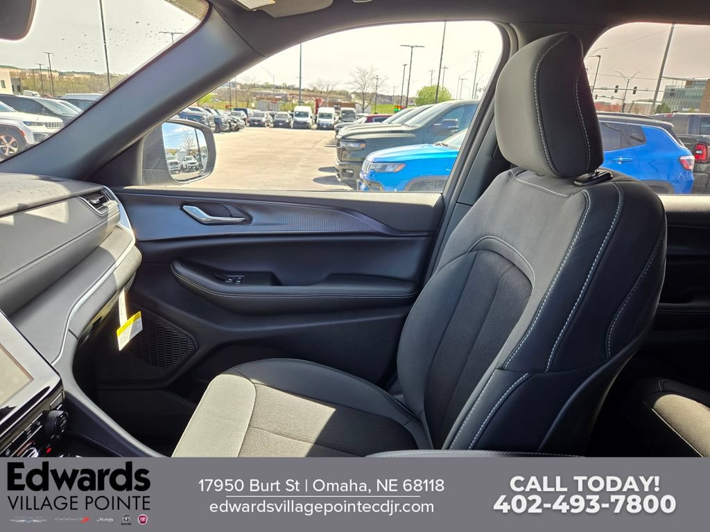 New 2026 Jeep Grand Cherokee L Laredo AWD/4WD image 23
