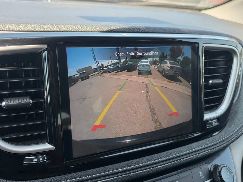 Certified 2024 Chrysler Pacifica Limited FWD image 26