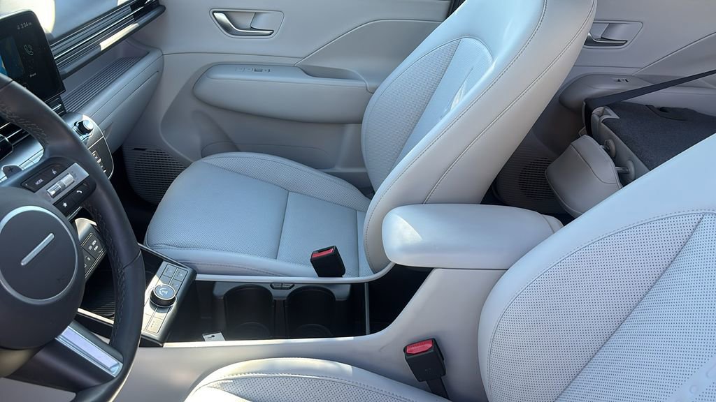 Used 2025 Hyundai Kona Limited image 24