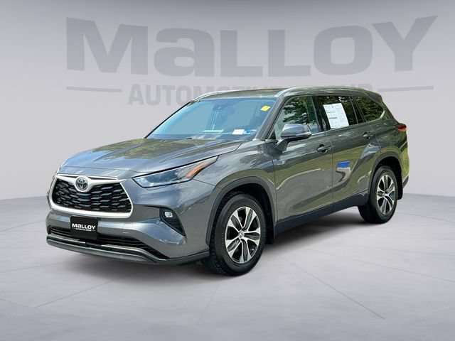 Used 2021 Toyota Highlander XLE AWD/4WD image 1