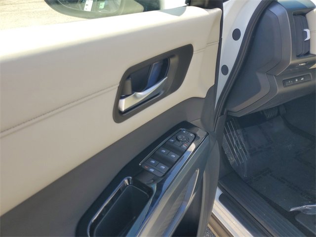 New 2025 Nissan Pathfinder SL image 6