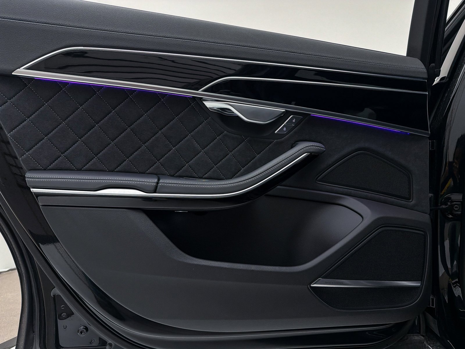 Used 2024 Audi S8 4.0T image 38