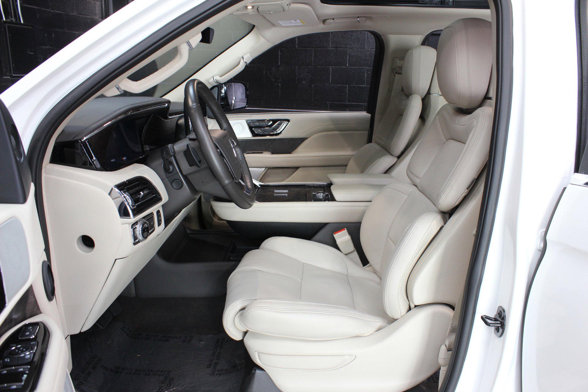 Used 2021 Lincoln Navigator Reserve w/ Luxury Package image 32