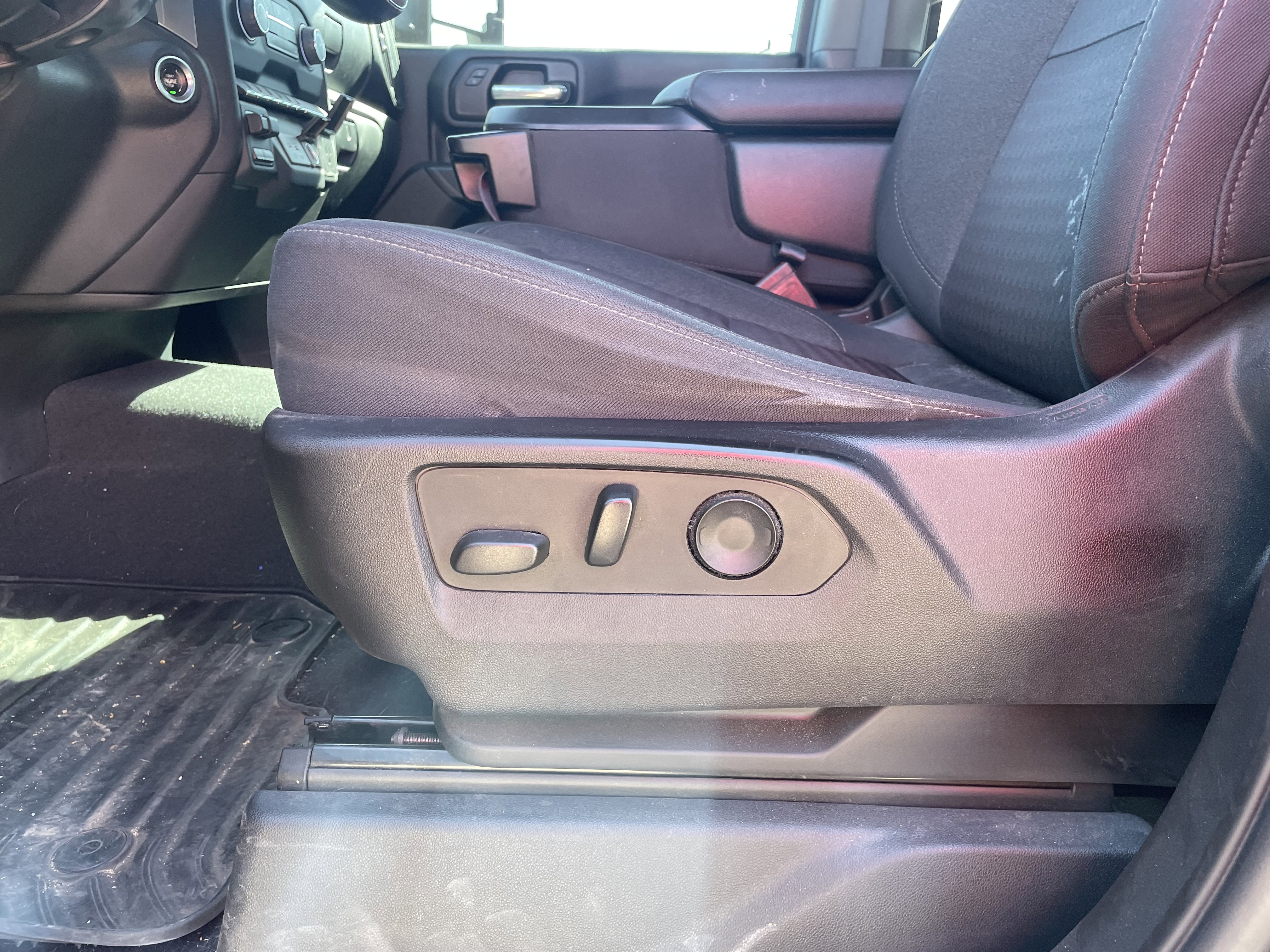 Used 2024 Chevrolet Silverado 2500 Custom w/ Custom Value Package AWD/4WD image 14