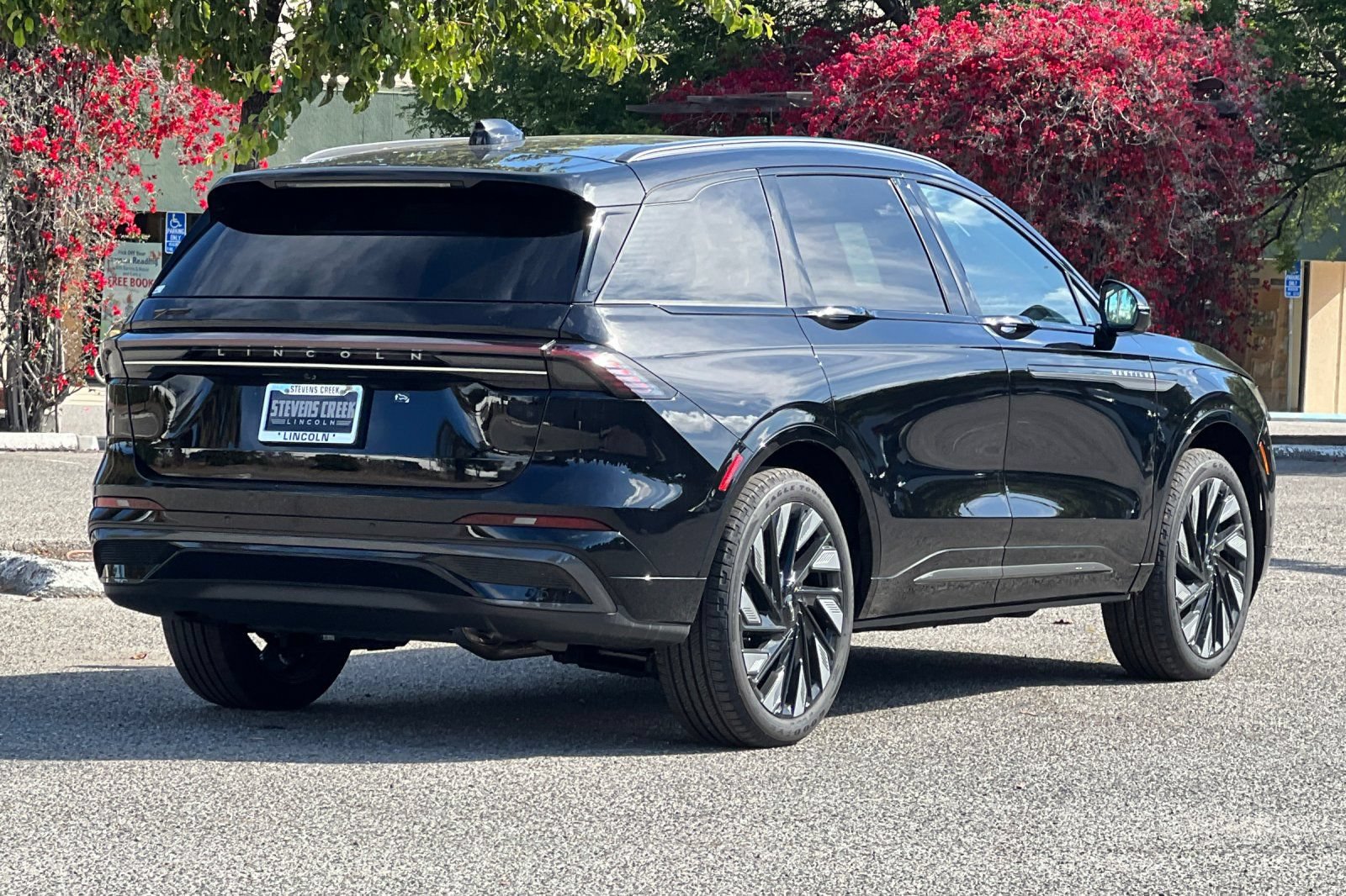 New 2026 Lincoln Nautilus Reserve w/ Jet Appearance Package AWD/4WD image 4