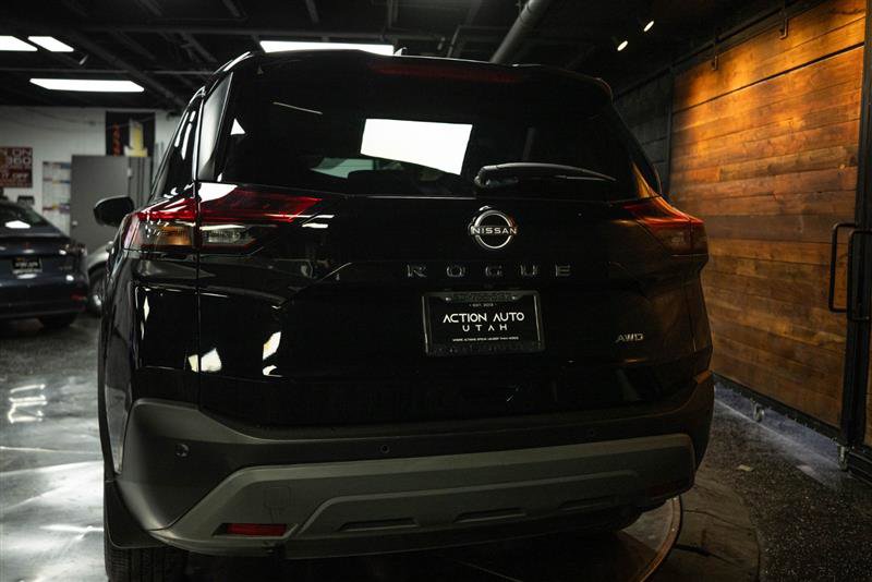 Used 2023 Nissan Rogue S image 6