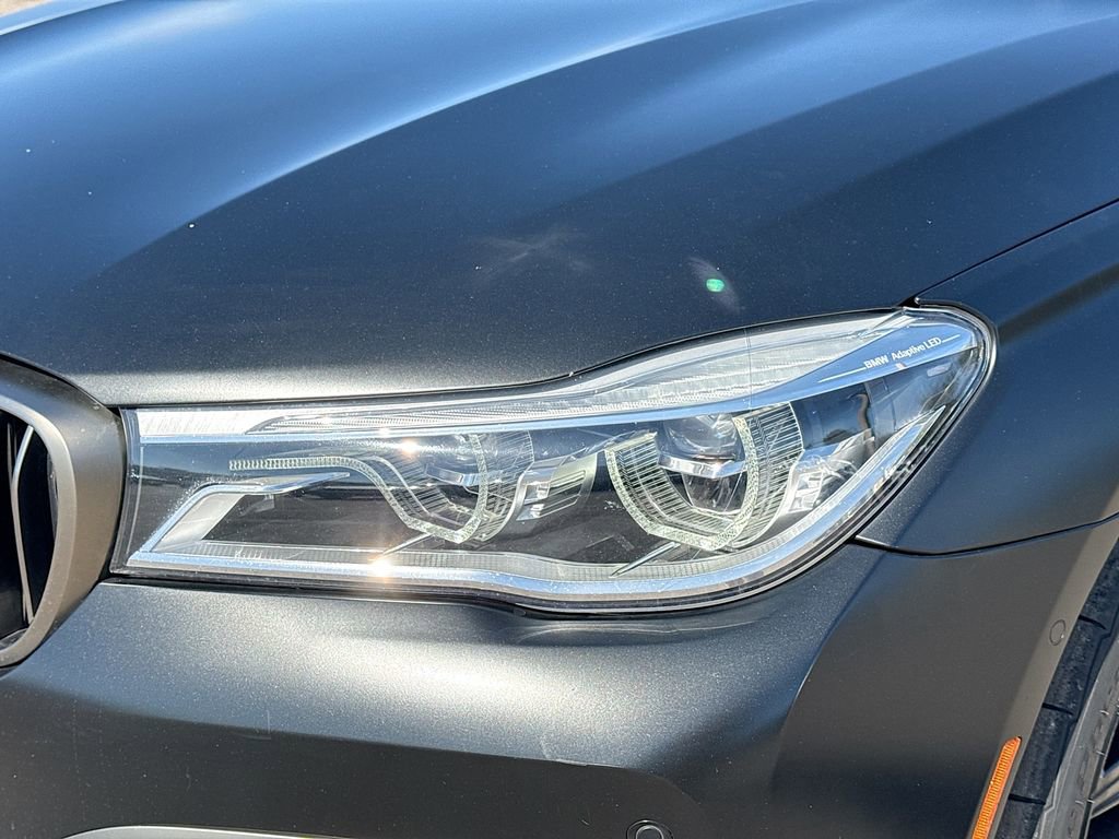 Used 2018 BMW M760i xDrive image 9