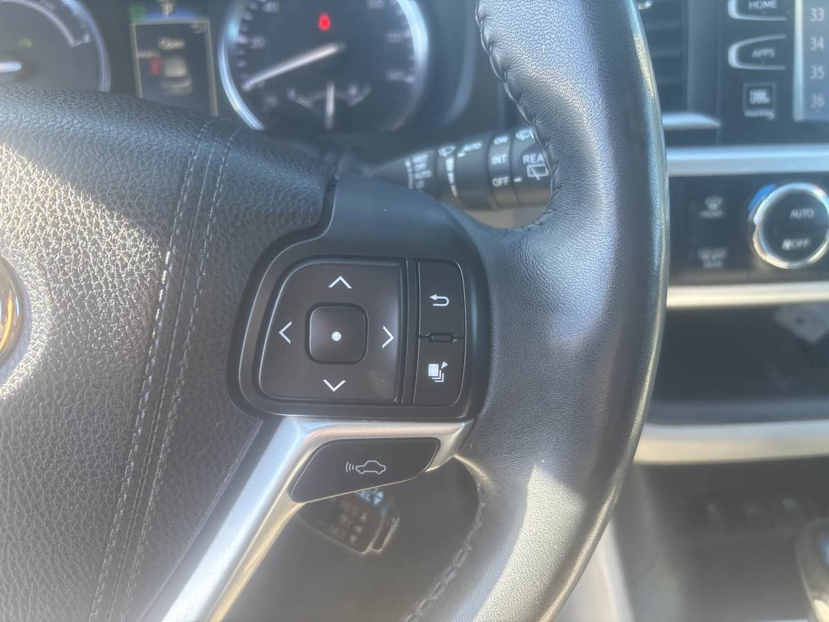 Used 2016 Toyota Highlander Limited Platinum image 13