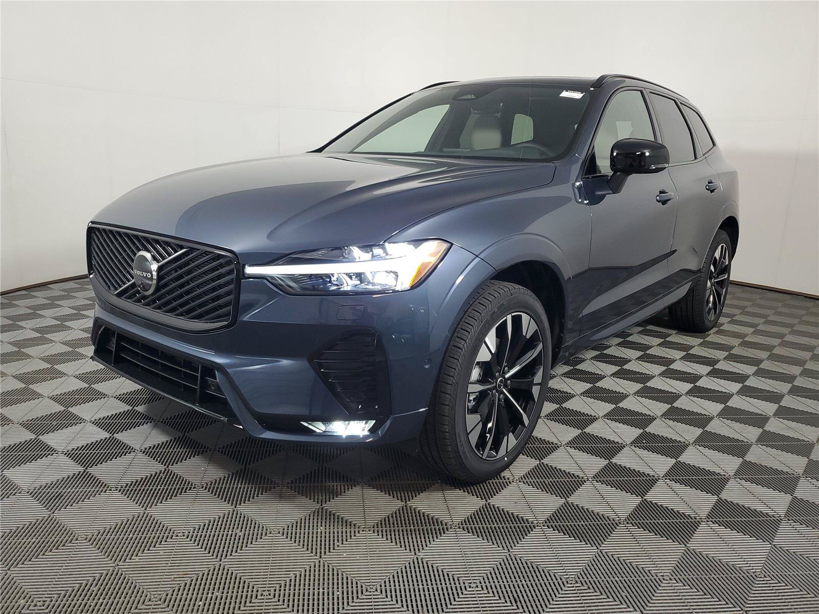 New 2026 Volvo XC60 B5 Plus w/ Protection Package Premier AWD/4WD image 3