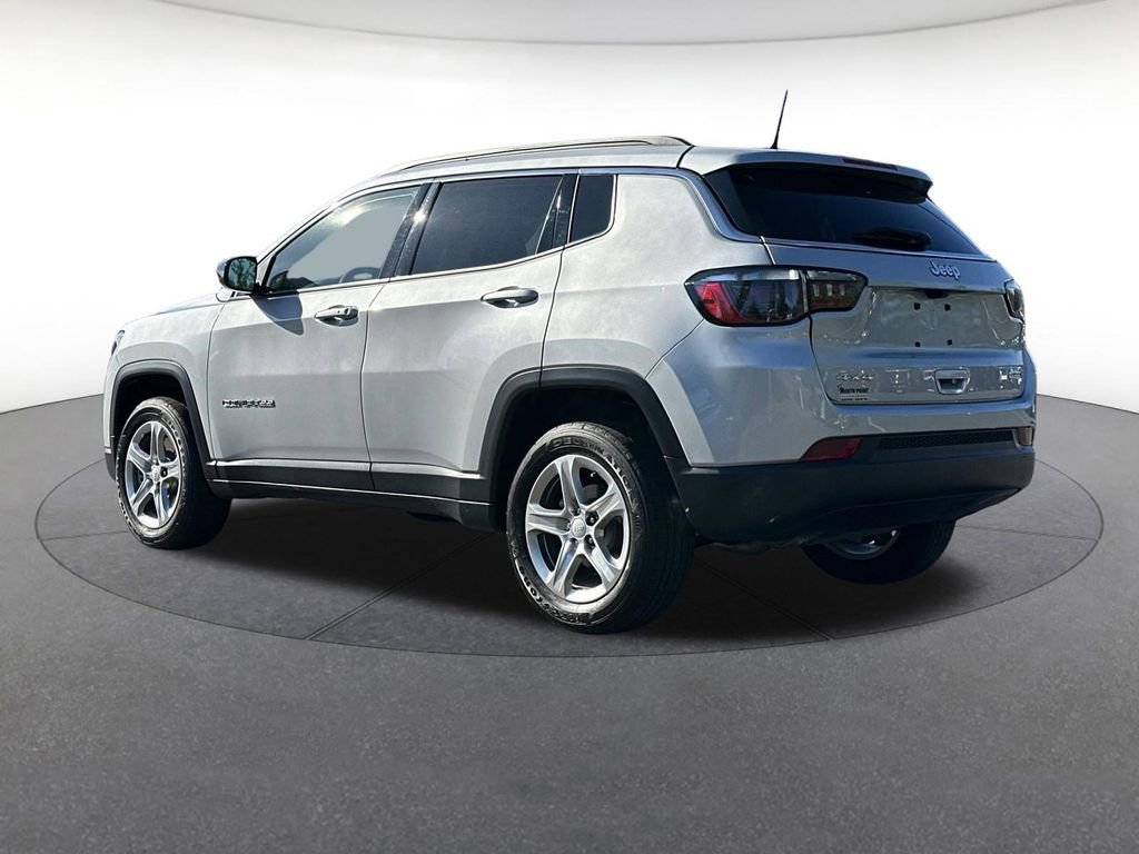 Certified 2024 Jeep Compass Latitude AWD/4WD image 3