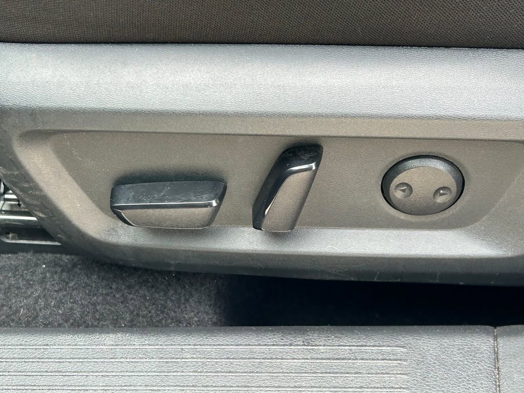 Used 2025 Nissan Rogue SV image 22