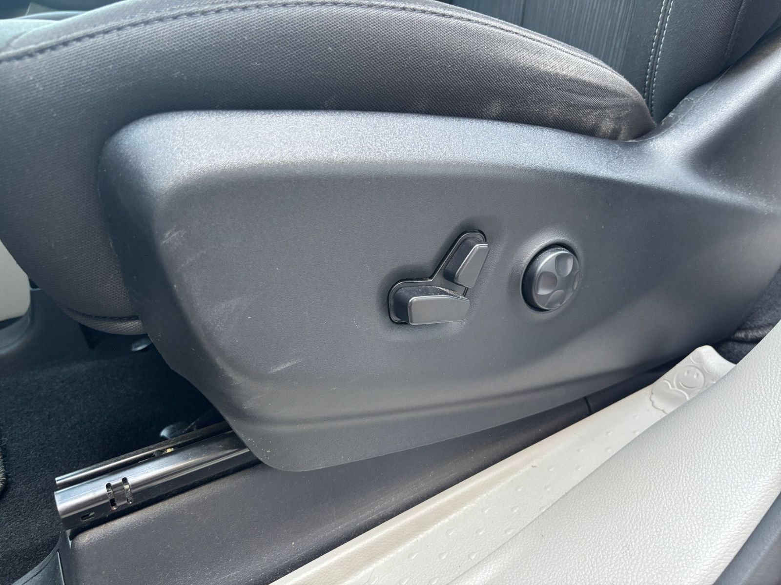 Used 2024 Chrysler Voyager LX FWD image 22