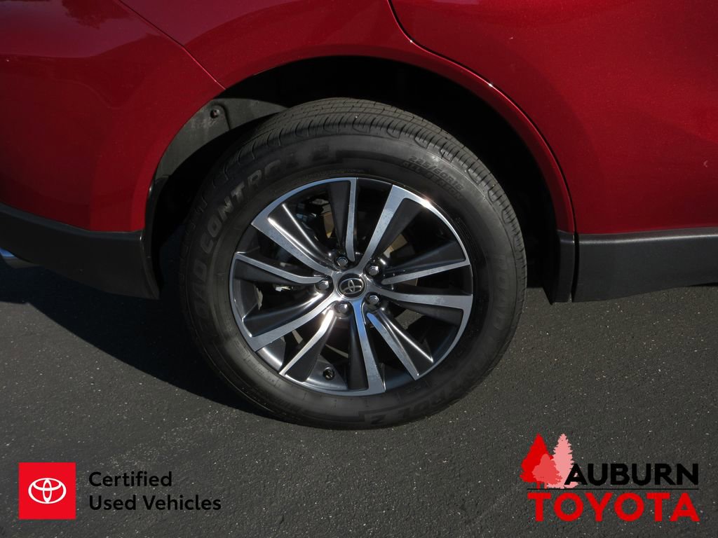 Certified 2022 Toyota Venza LE image 3