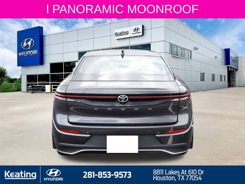 Used 2023 Toyota Crown Limited image 6