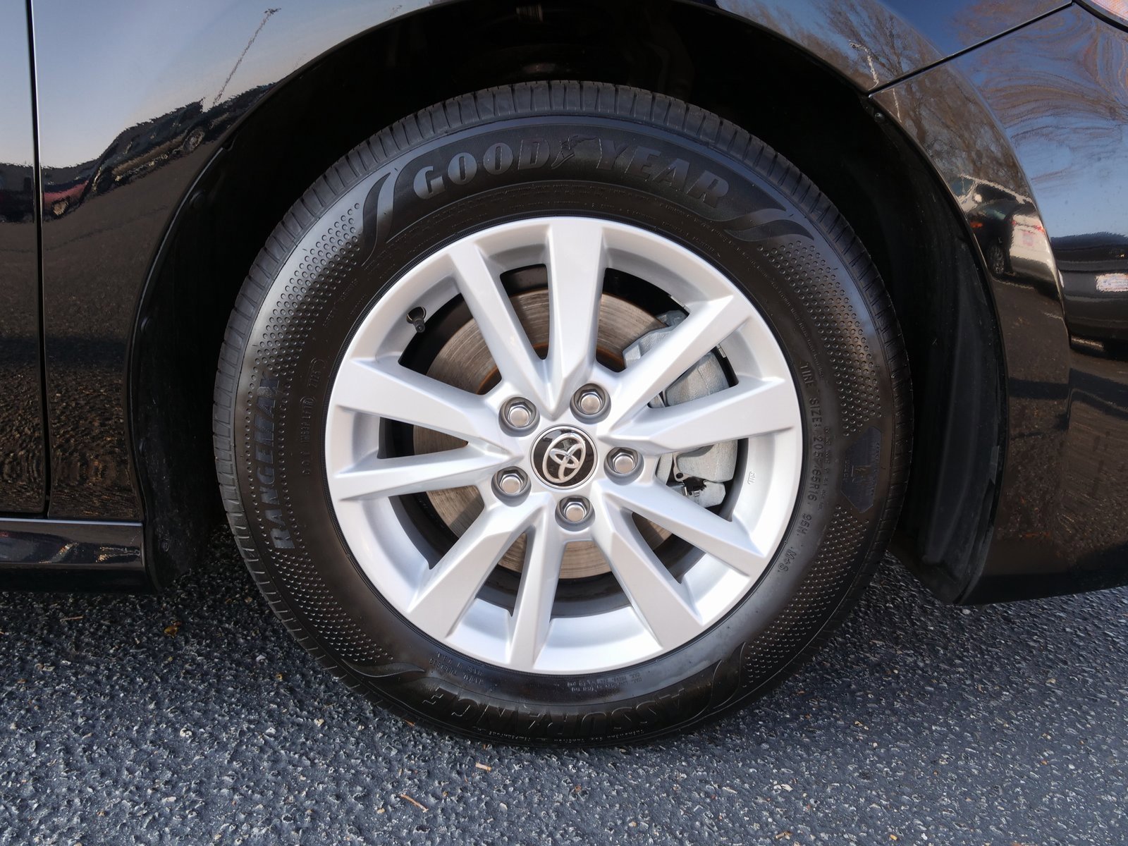 Used 2025 Toyota Camry LE image 11