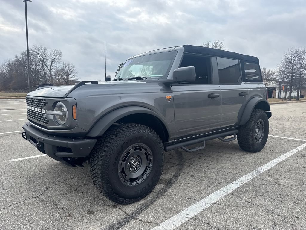 Used 2024 Ford Bronco Badlands image 2