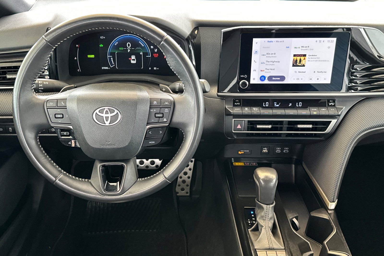 Used 2025 Toyota Camry SE image 14