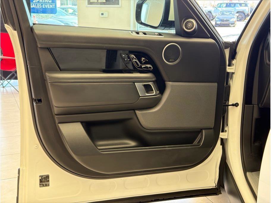 Used 2019 Land Rover Range Rover HSE image 10