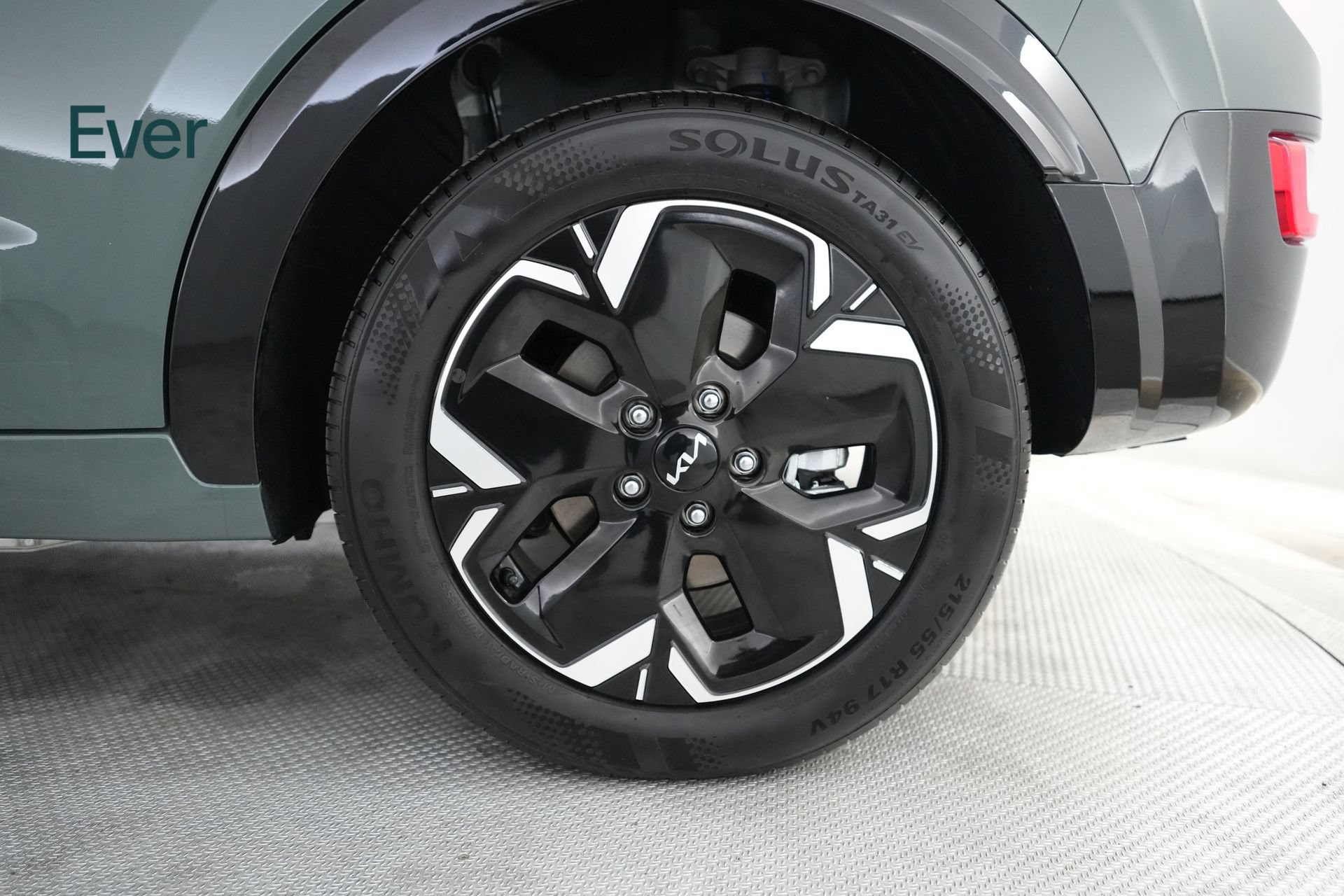 Used 2025 Kia Niro Wind w/ Wind Preserve Package FWD image 9