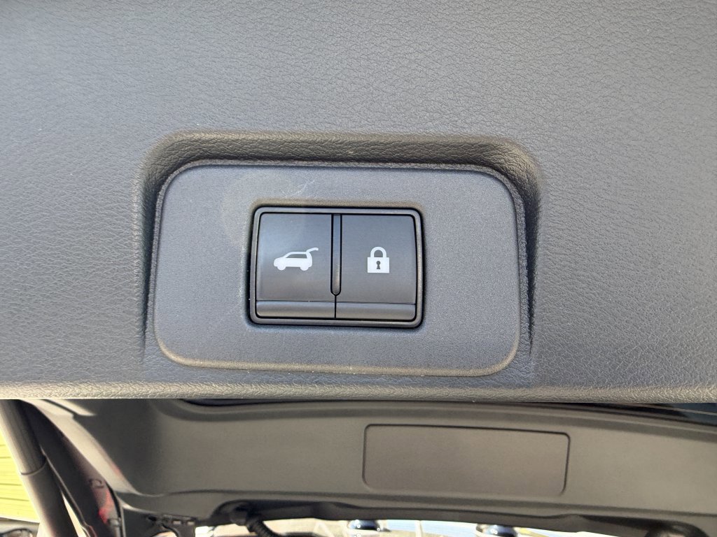 Used 2025 Nissan Rogue Platinum w/ Tech Package image 39