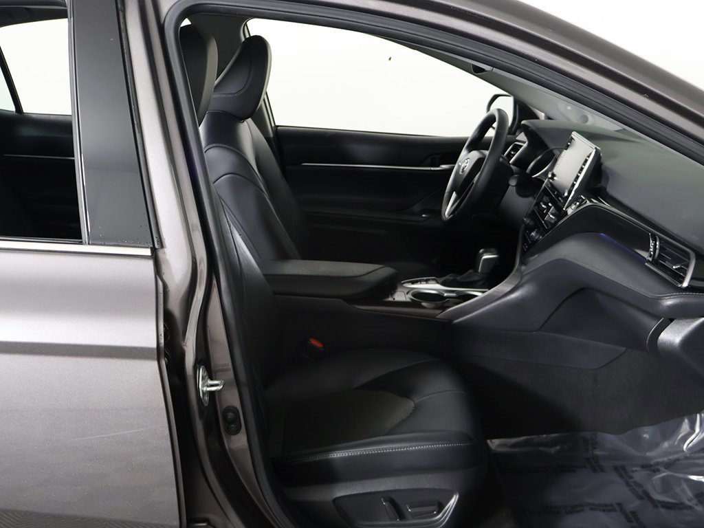 Used 2021 Toyota Camry XLE w/ Navigation Upgrade Package image 28