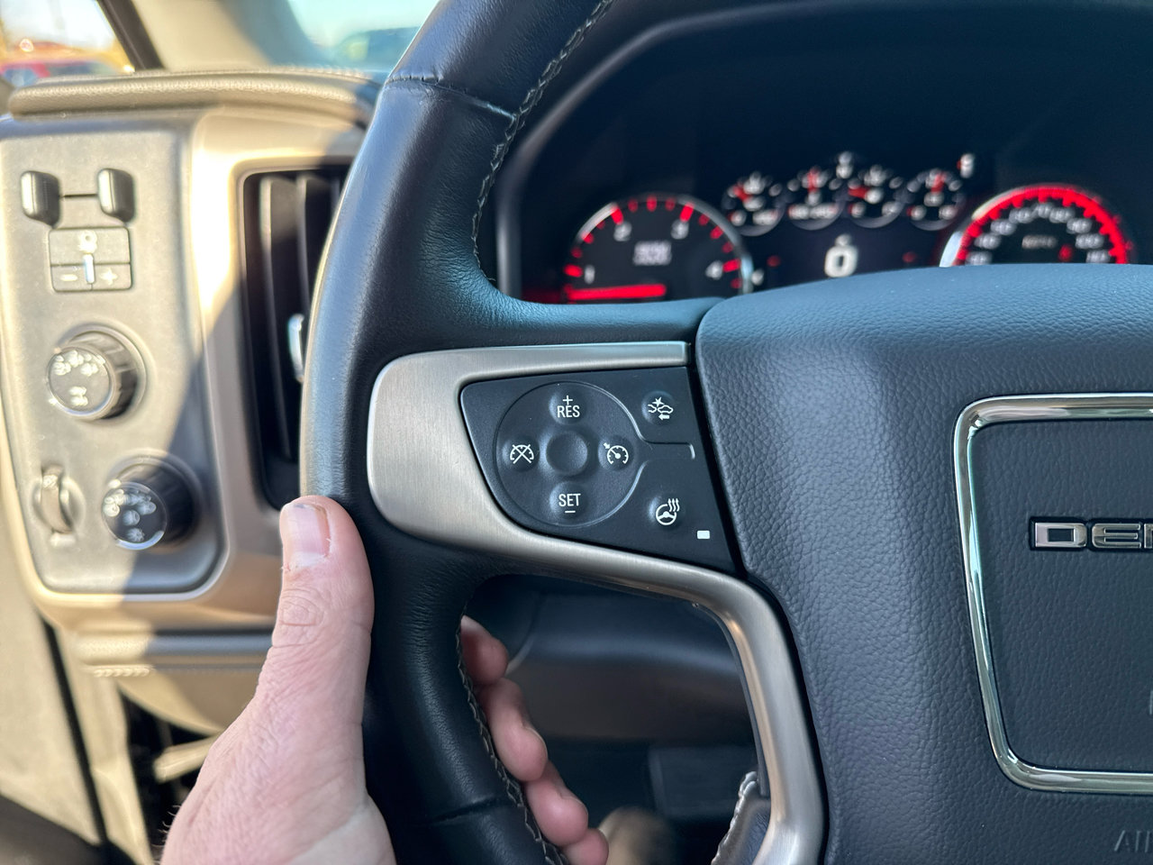 Used 2015 GMC Sierra 2500 Denali w/ Duramax Plus Package image 19