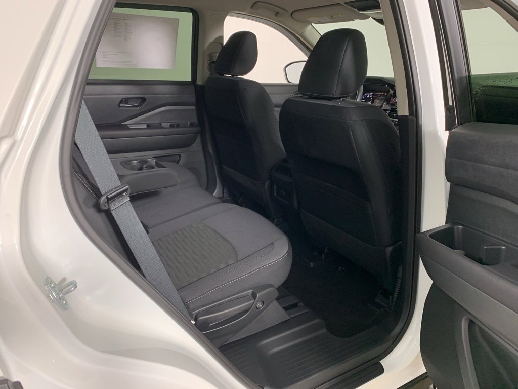 Used 2025 Nissan Pathfinder SV image 40