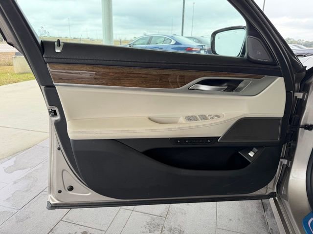 Used 2019 BMW 740i w/ Executive Package image 13