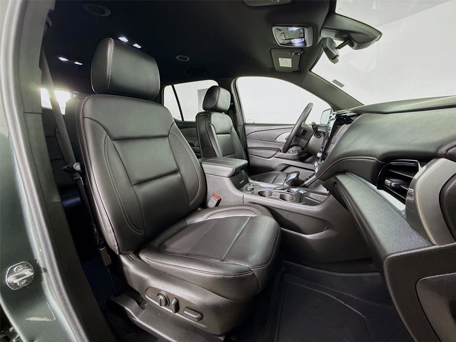 Used 2022 Chevrolet Traverse LT image 28