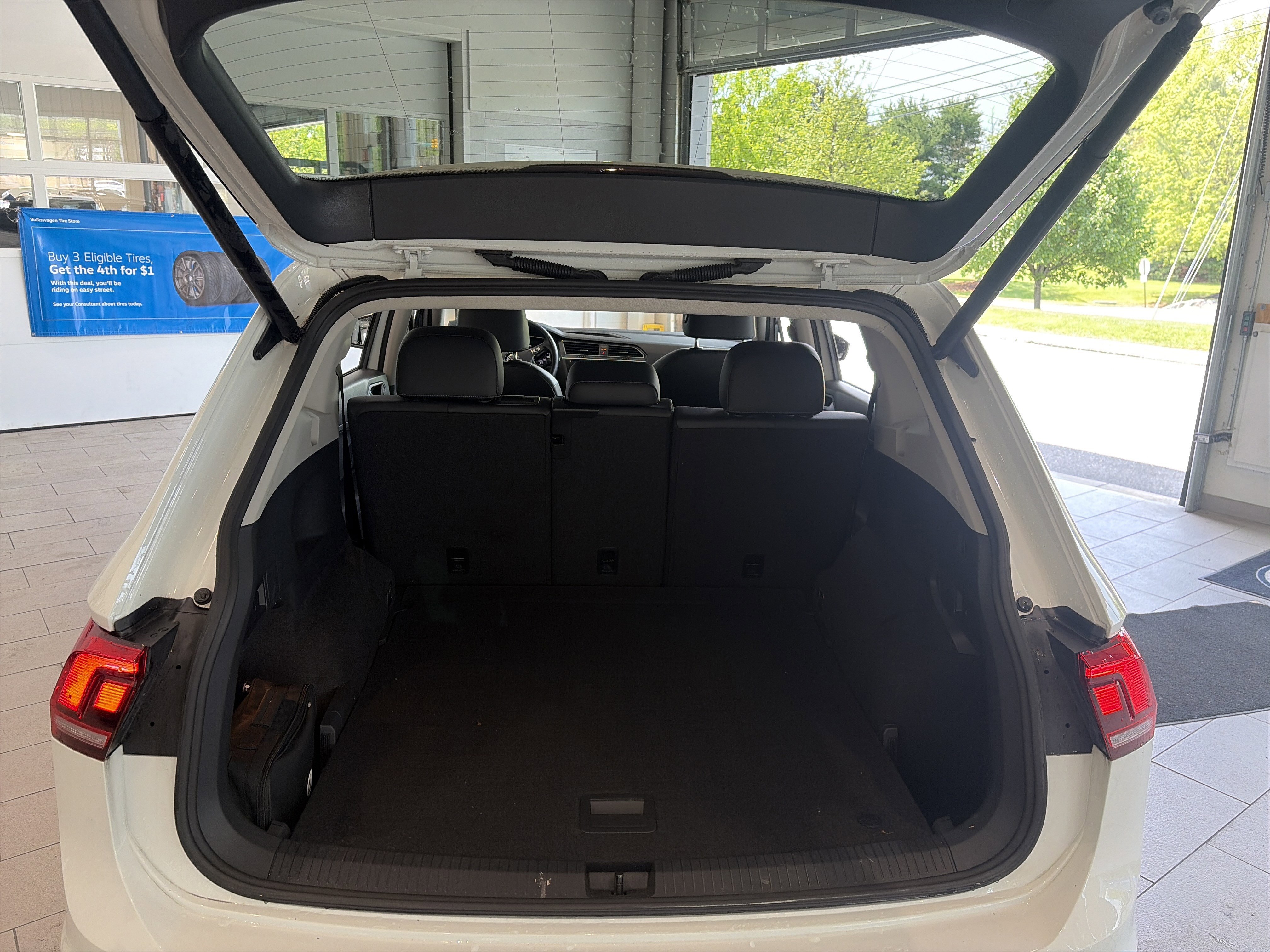 Used 2019 Volkswagen Tiguan SEL AWD/4WD image 25