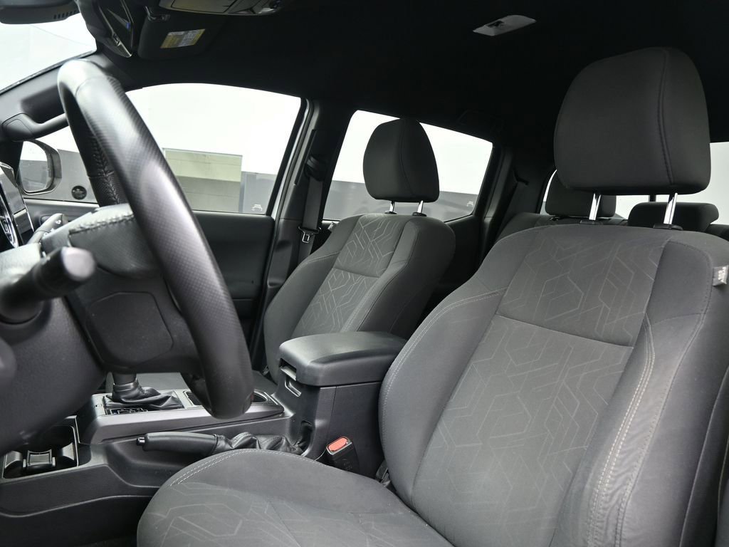 Used 2018 Toyota Tacoma TRD Sport image 15