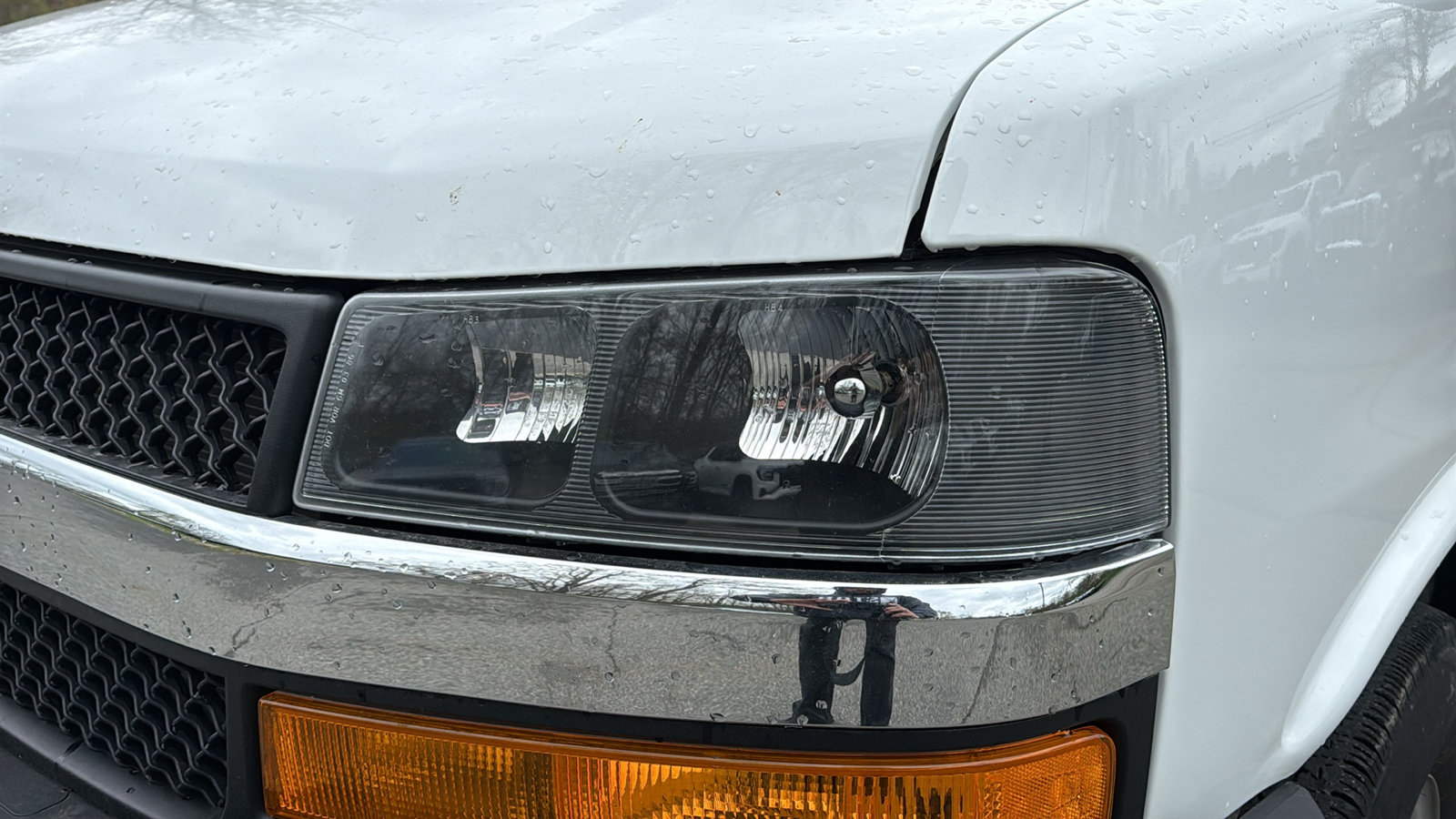 Used 2024 Chevrolet Express 2500 w/ Driver Convenience Package RWD image 9