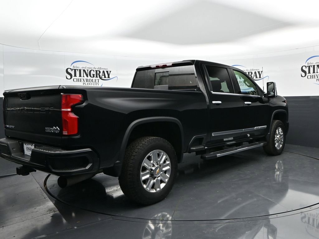 Used 2024 Chevrolet Silverado 2500 High Country w/ High Country Premium Package image 3