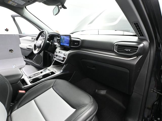 Used 2024 Ford Explorer XLT w/ XLT Sport Appearance Package image 63