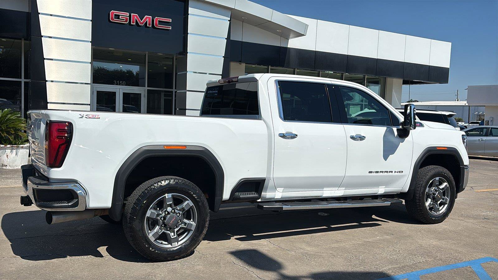 Certified 2025 GMC Sierra 2500 SLT w/ SLT Premium Package AWD/4WD image 8