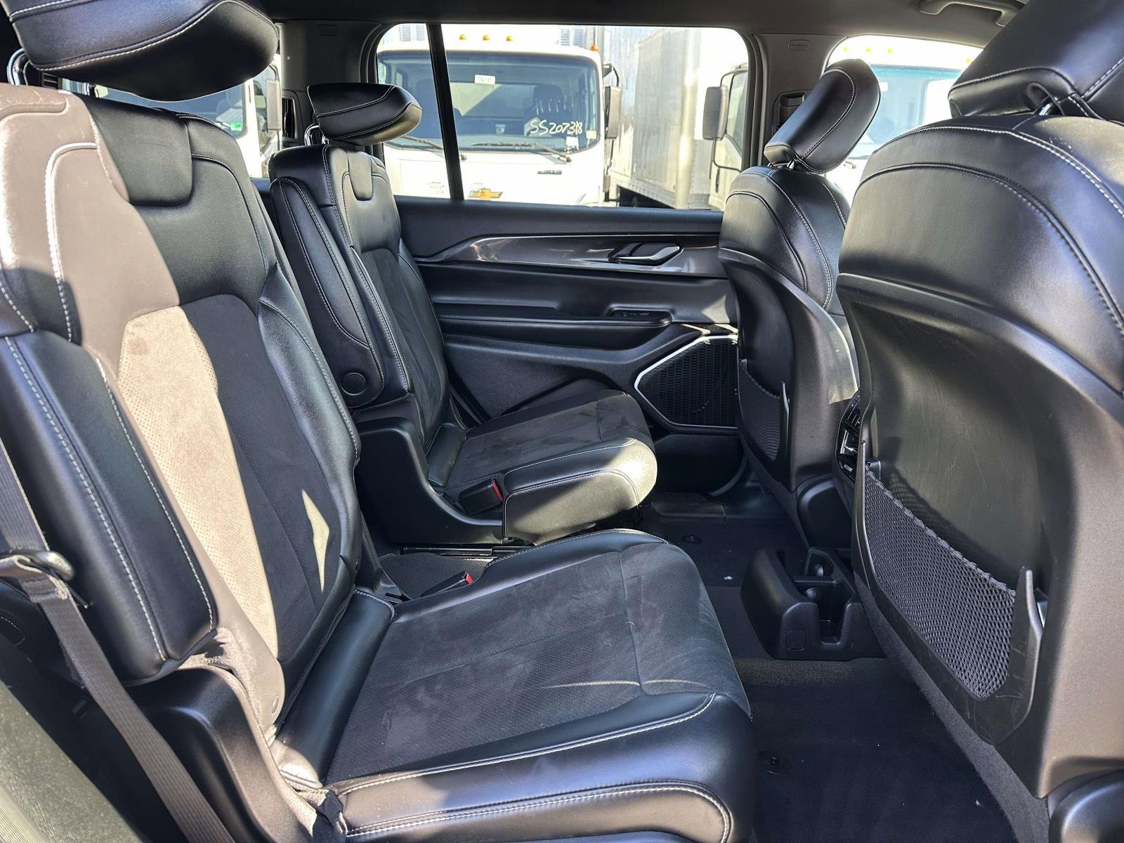 Used 2022 Jeep Grand Cherokee L Laredo image 25