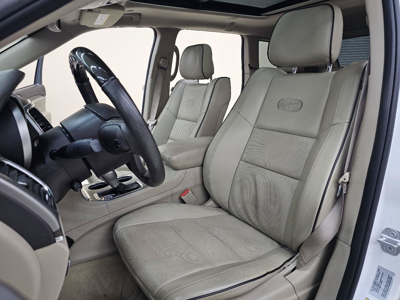 Used 2018 Jeep Grand Cherokee Overland RWD image 18
