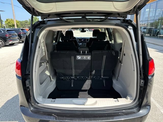 Used 2020 Chrysler Pacifica Touring-L Plus FWD image 12