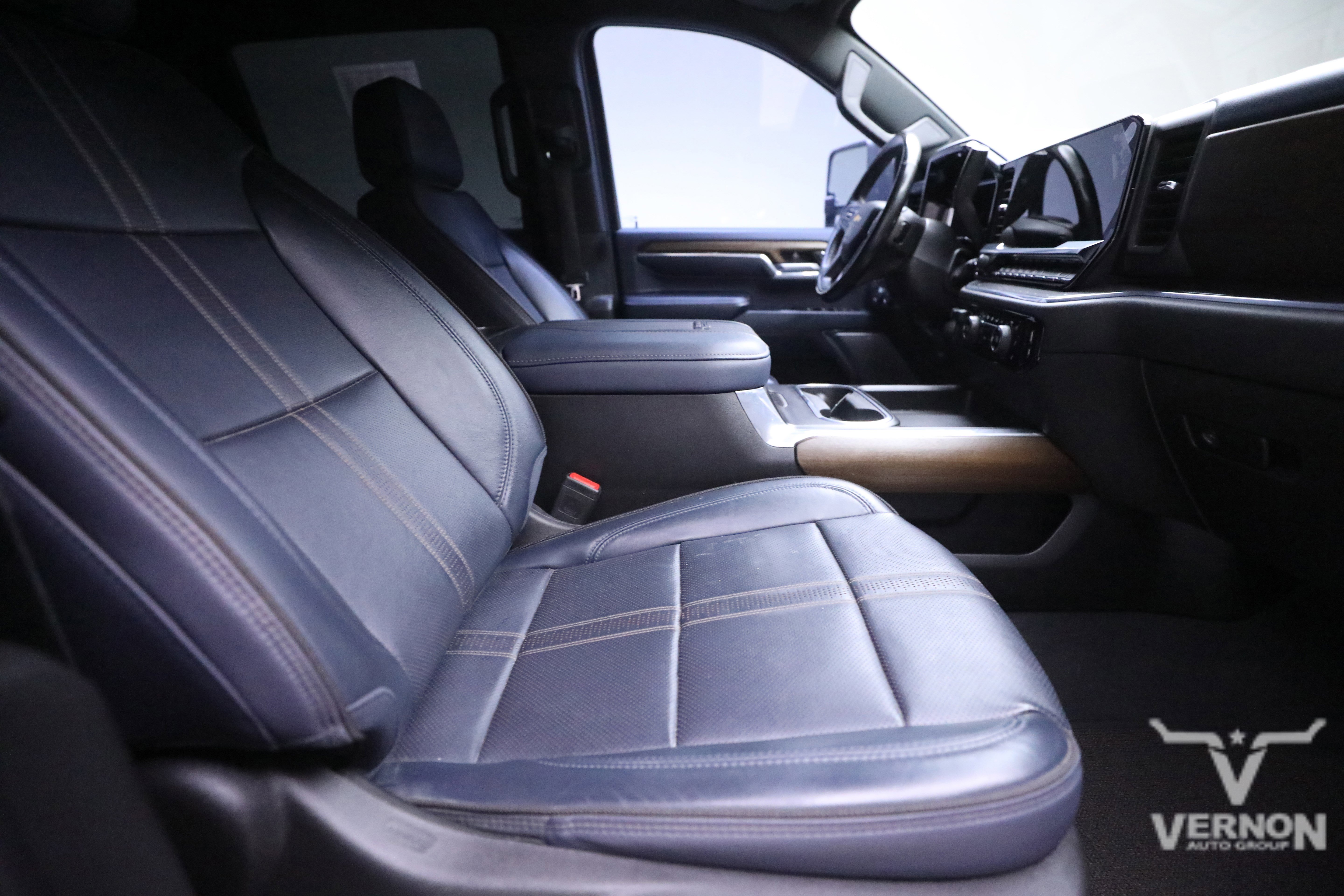 Used 2024 Chevrolet Silverado 3500 High Country w/ High Country Premium Package image 11