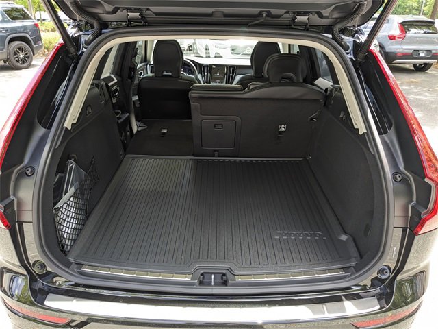 New 2025 Volvo XC60 B5 Ultra w/ Climate Package image 13