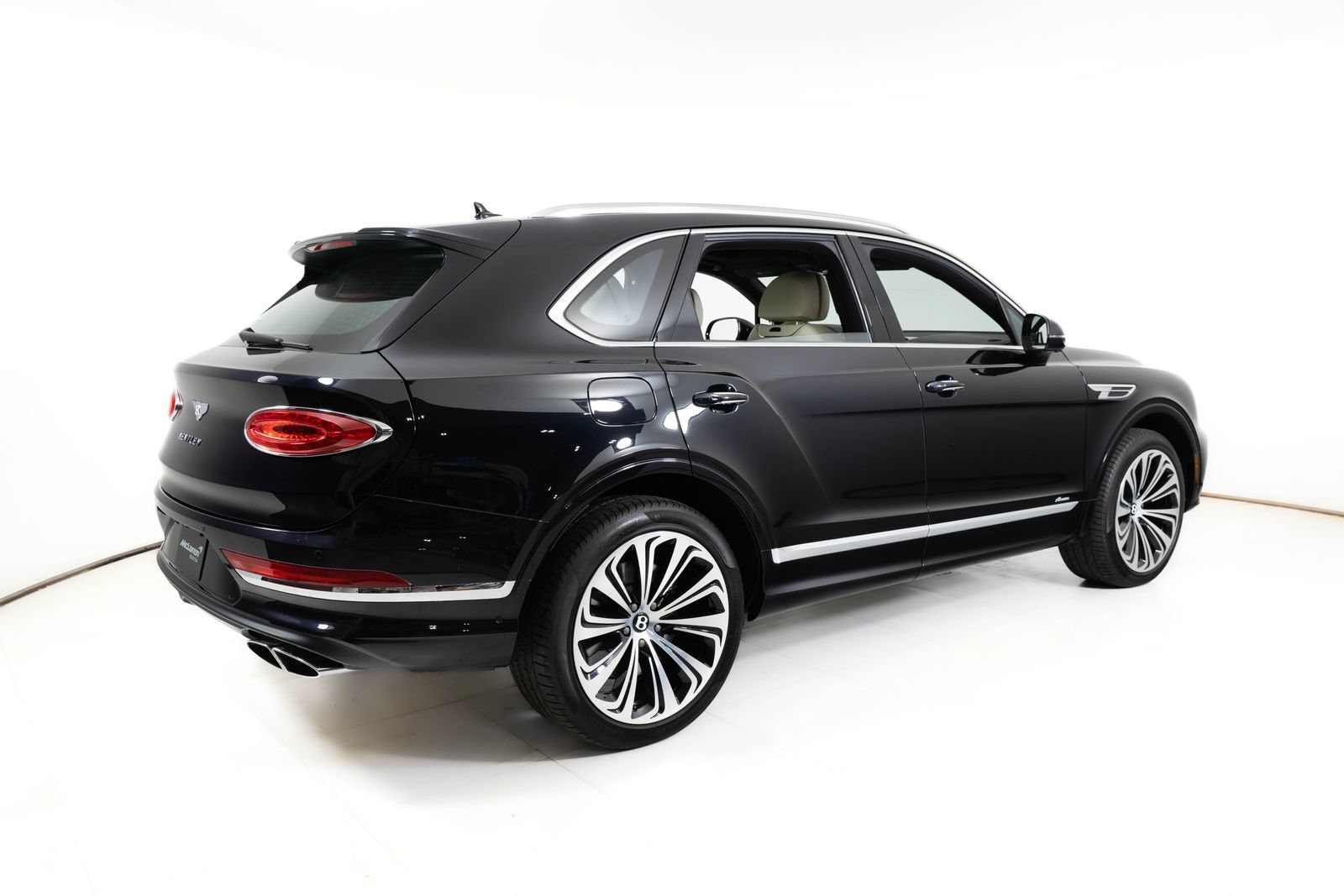Used 2025 Bentley Bentayga AWD/4WD image 5