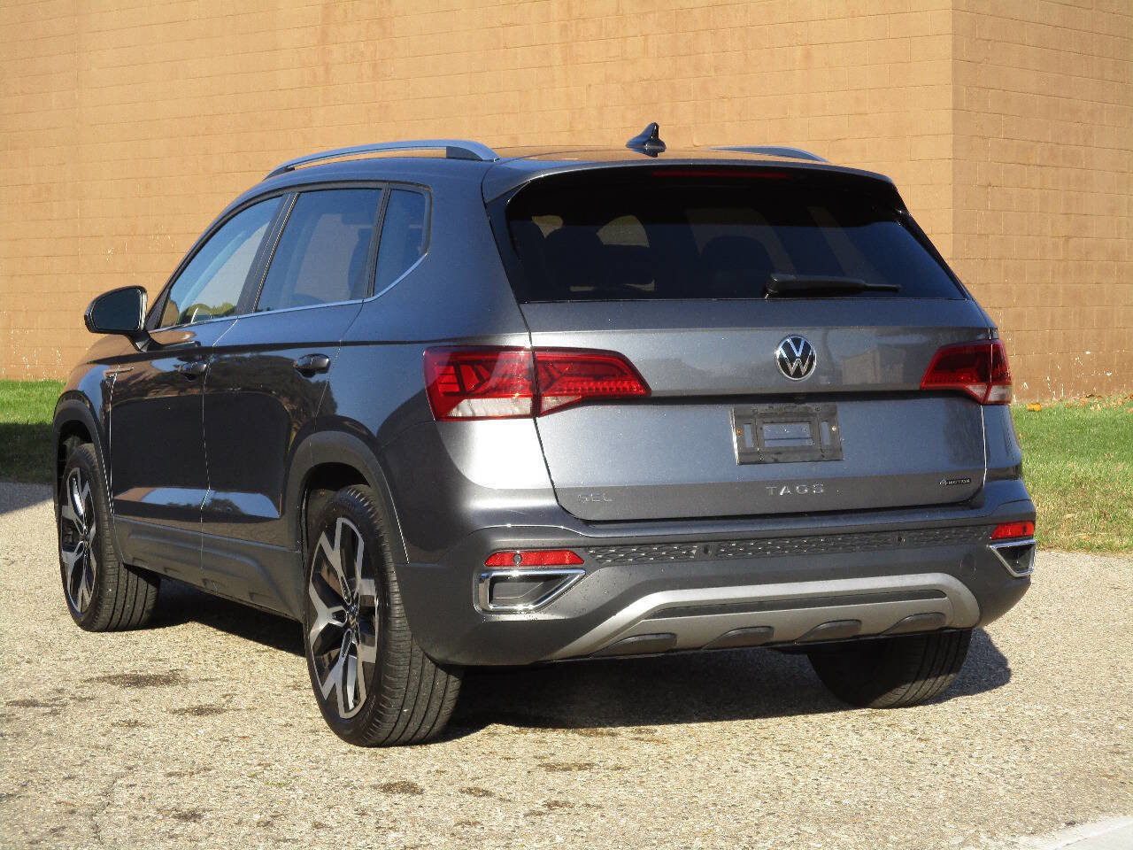 Used 2022 Volkswagen Taos SEL image 5